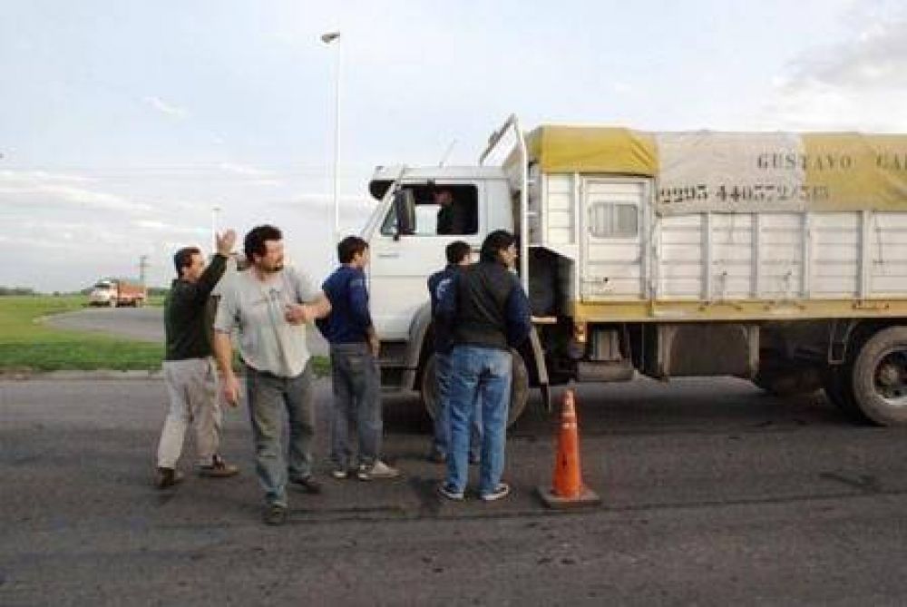 Los transportistas de granos volvieron a la ruta por las tarifas 