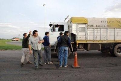 Los transportistas de granos volvieron a la ruta por las tarifas 