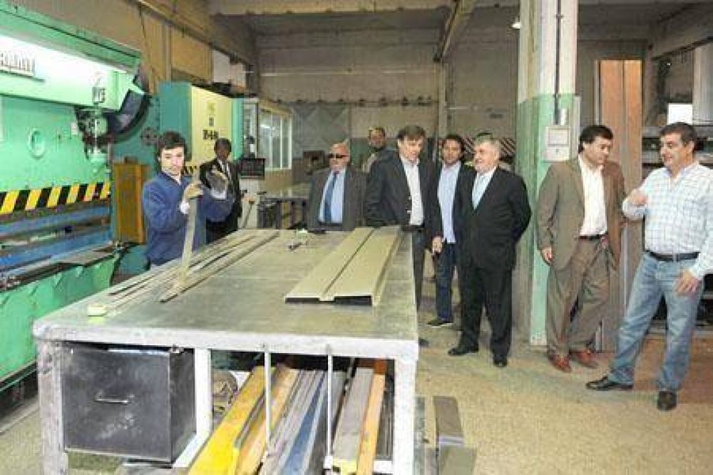 Das Neves visit� f�brica recuperada a partir de cr�dito de Banco del Chubut