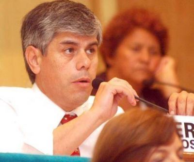 Peralta se�al� que �no pueden asumir� como legisladores los funcionarios con fuertes �indicios� en la justicia de ser responsables de cometer delitos