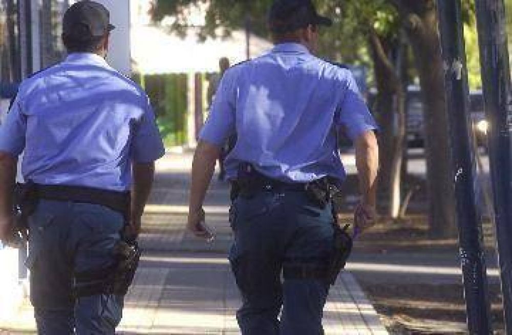Eval�an el ascenso de 2.000 agentes en la Polic�a neuquina