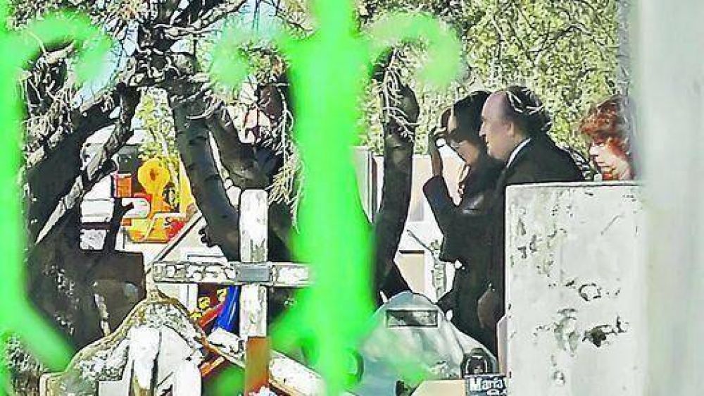 Ceremonia en el sur y actos en todo el pa�s por Kirchner