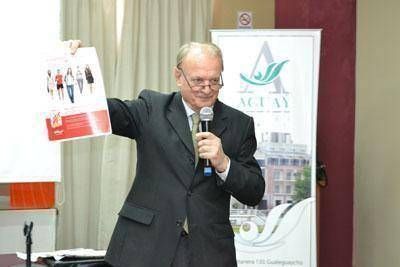 Juan Gujis capacit� a comerciantes locales