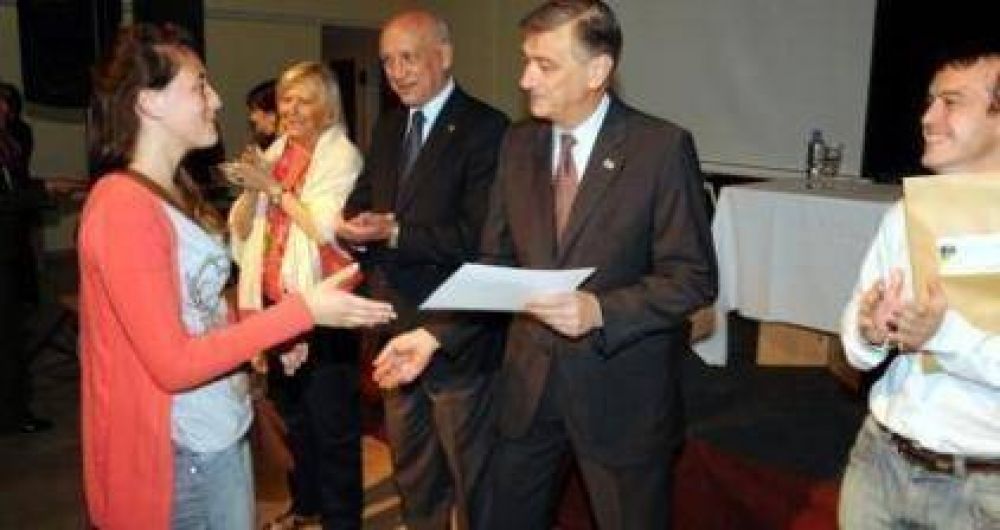 Binner entreg� premios del programa Ingenia 2 en Santa Fe