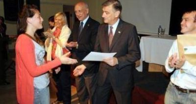 Binner entreg� premios del programa Ingenia 2 en Santa Fe