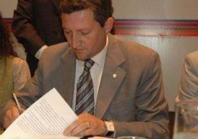 Giacomino busca derogar la norma que limita ingreso de empleados