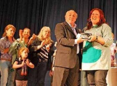 Invitado por Corpico, Tebes entreg� premios a vecinos solidarios