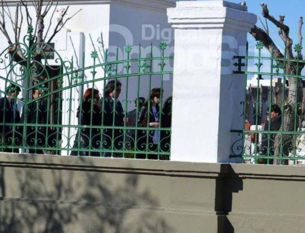 Comenz� la ceremonia �ntima recordando a Kirchner