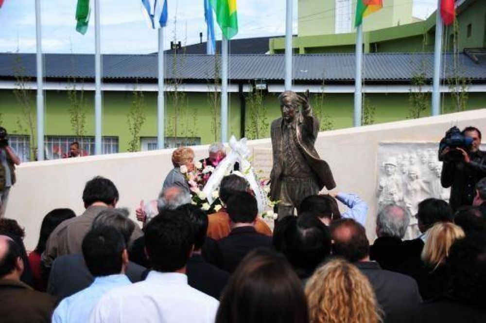 Kirchner tiene su monumento en la ciudad