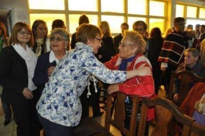 La Gobernadora R�os inaugur� el VI Encuentro Binacional del Adulto Mayor
