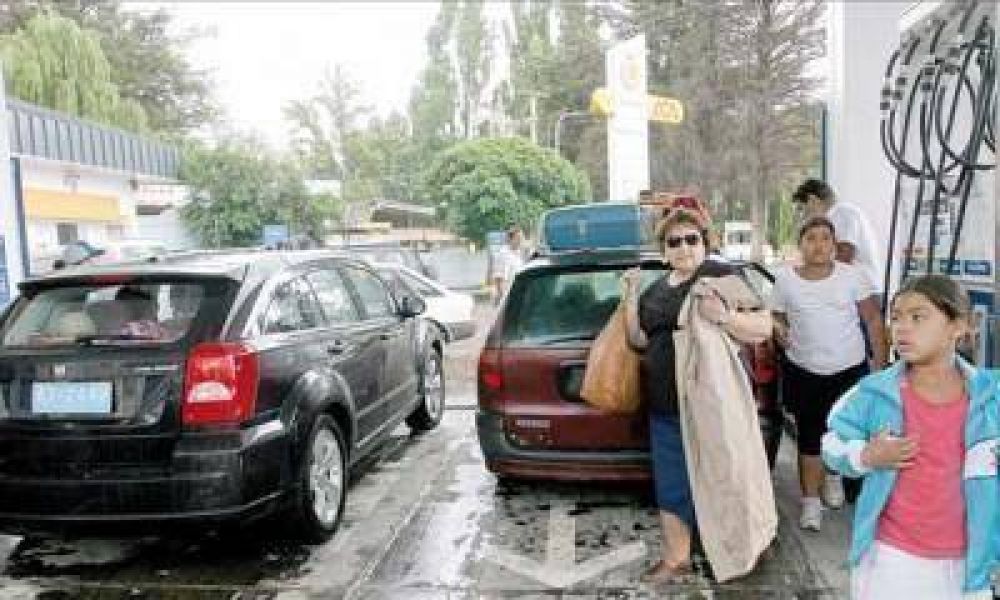 Los chilenos deben hacer cinco horas de fila en la aduana para llegar a Mendoza