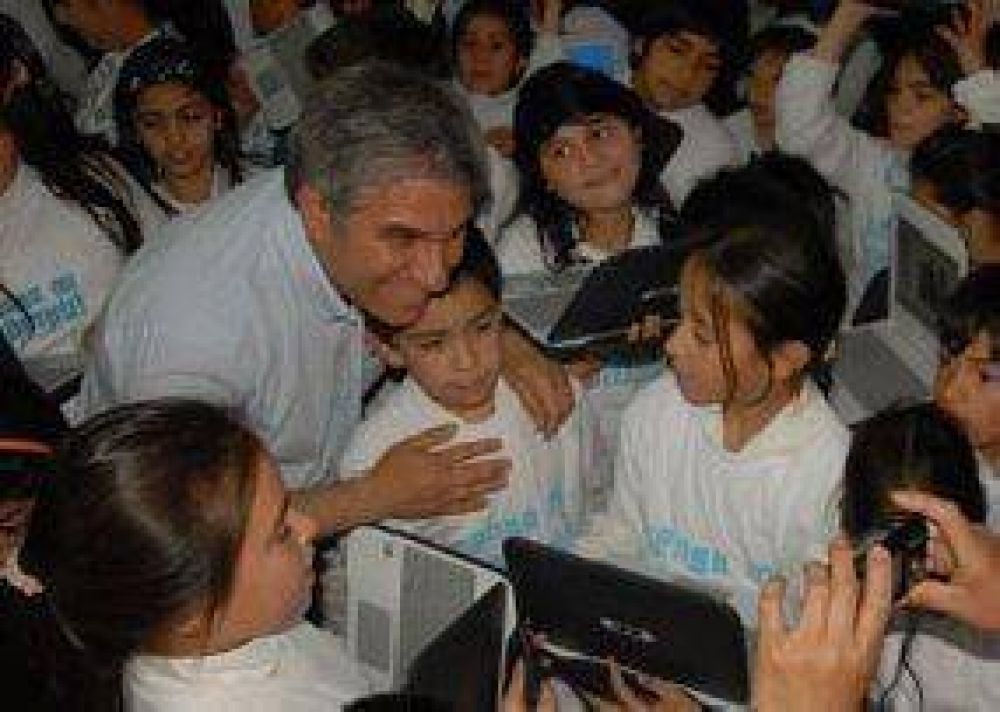 Las netbooks multiplicaron las caritas felices en San Luis capital