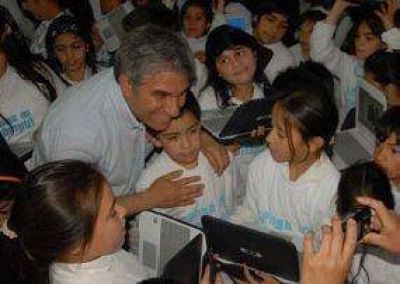 Las netbooks multiplicaron las caritas felices en San Luis capital