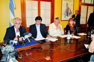 El pase de contratados a planta permanente implicar�a unos $ 150 millones m�s anualmente