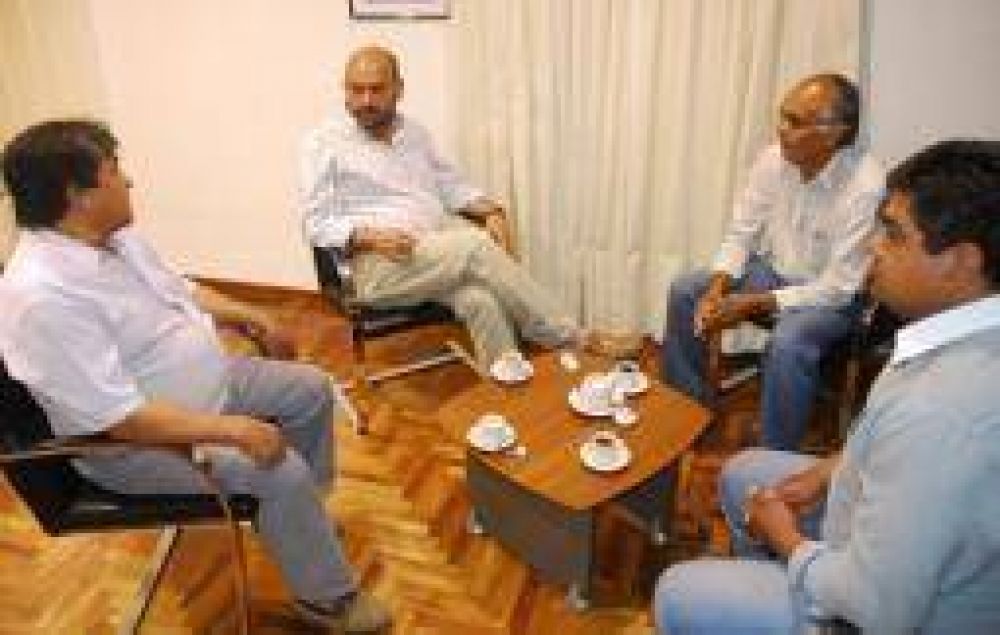El Ejecutivo le llev� tranquilidad al gremio de la UOCRA