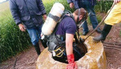 Osse y Prevenci�n Ecol�gica desobstruyeron colector cloacal en el Parque Industrial