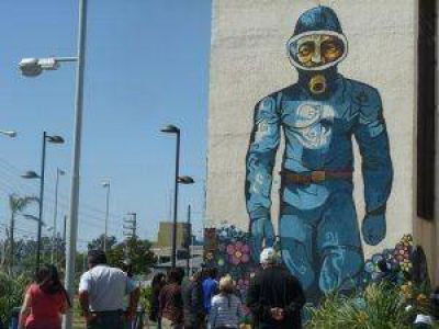 J�venes pintaron el Nestornauta en la Regi�n Sur