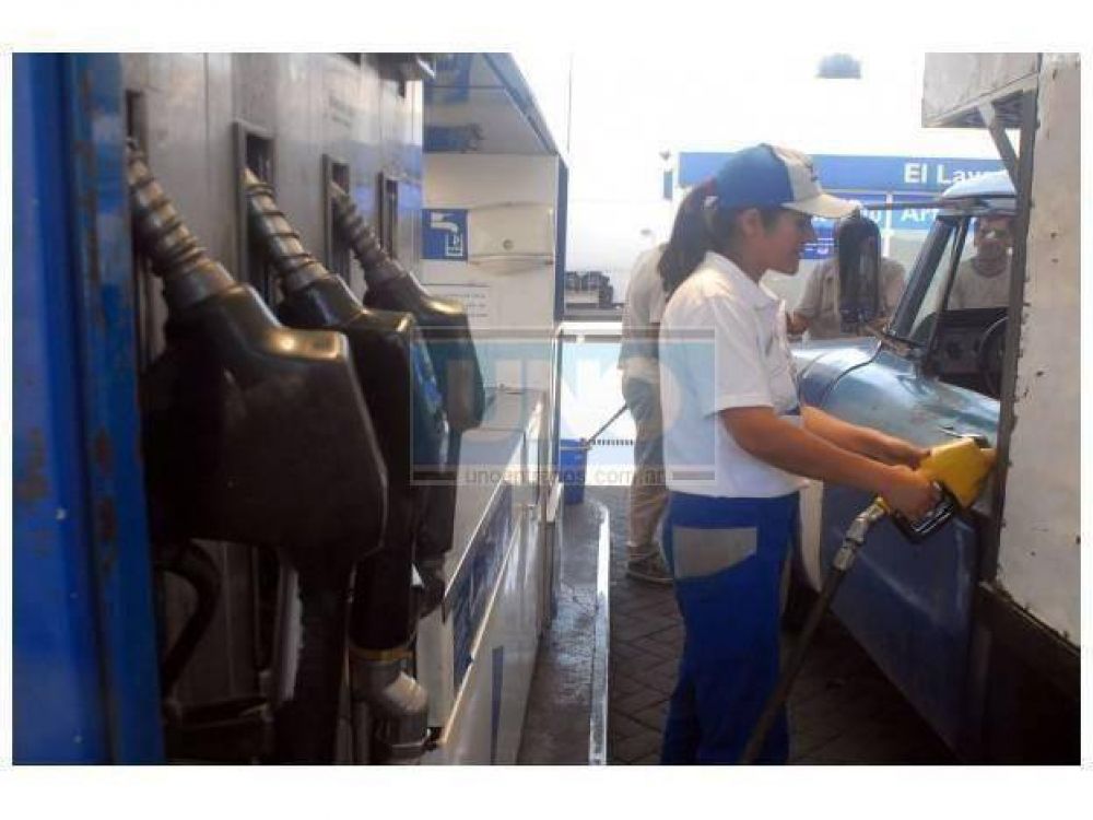 Sigue complicada la provisi�n de combustible en estaciones de Paran�