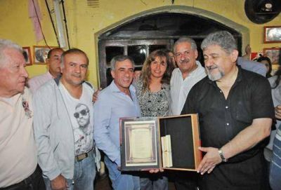 Cariglino festejo con los vecinos 