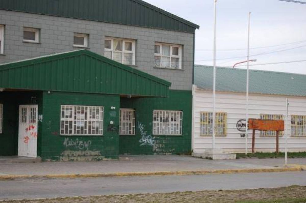 Contin�an los problemas edilicios en las escuelas de R�o Grande