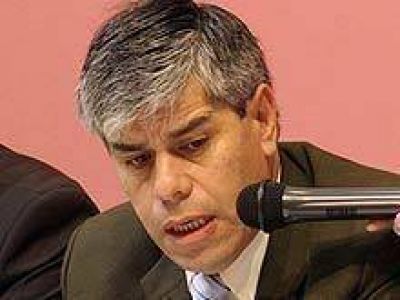 Peralta carg� dur�simo contra Balladini. Habl� de ratas y dinosaurios