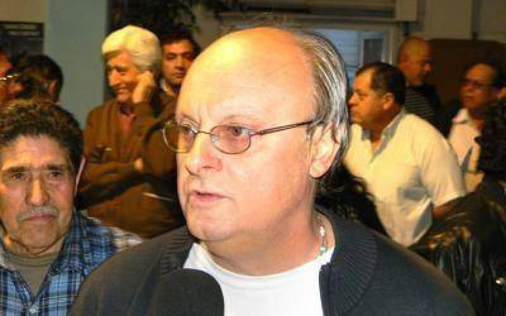 Di Pierro: �el poder pol�tico debe poner los l�mites a las operadoras�