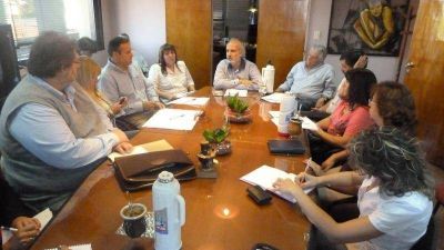 La Mesa de Di�logo comenz� a discutir los 190 d�as de clases