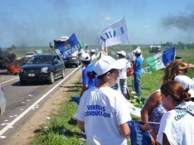 Protesta de Uatre en distintas rutas del pa�s