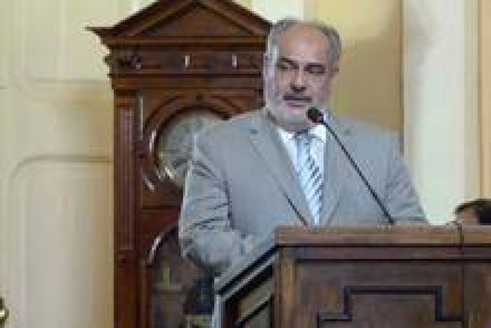 Colombi: "Gestionar desde el lugar que le dio la sociedad"