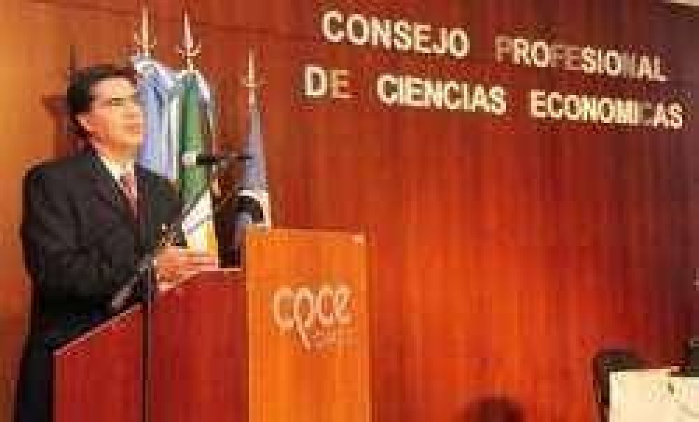 Capitanich disert� sobre la crisis mundial y sus efectos en la Argentina