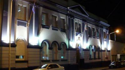 Oficial: reconocen incidentes entre polic�as pero en otro lugar