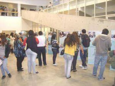 Qued� inaugurada la muestra Arturo Jaurteche en la Universidad varelense