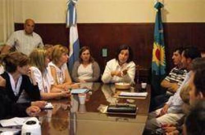 LA INTENDENTA SE REUNIO CON REPRESENTANTES DE LAS ENTIDADES UBICADAS EN LAS TIERRAS DE LA EX ALGODONERA FLANDRIA PARA DAR CONTINUIDAD AL PROCESO DE ESCRITURACION