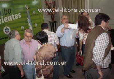 Pensando en 2013, la UCR se reagrup� en el Paso