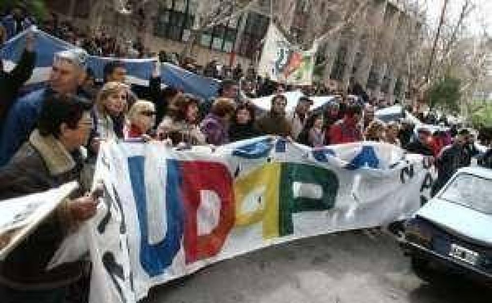 Salud no descarta ir a la Justicia si hay paros m�dicos