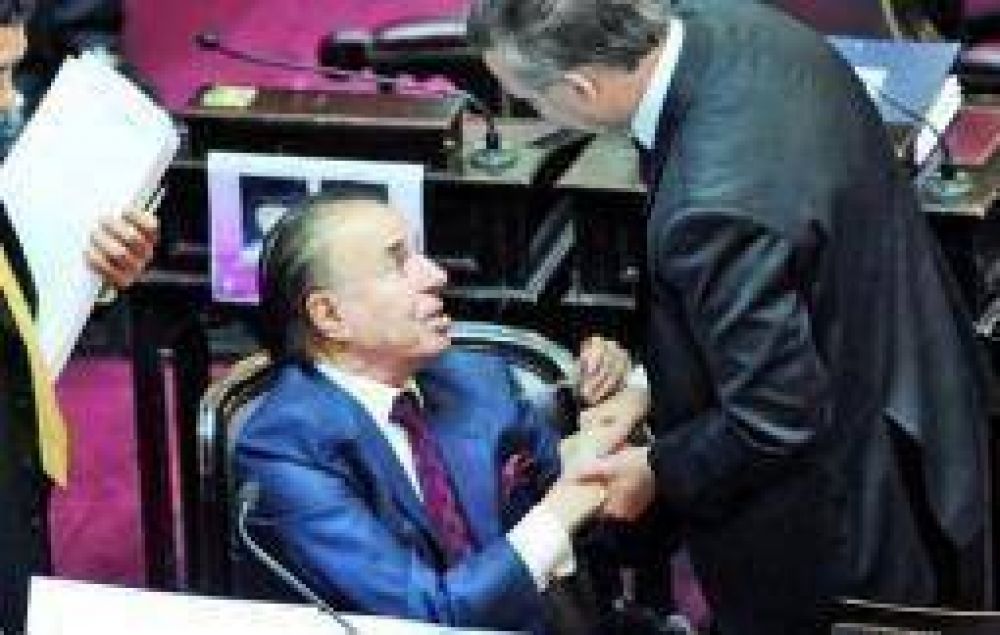 El Senado volvi� a sesionar y Menem se mostr� aliado a los K
