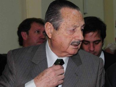 El titular de Irrigaci�n sigue en funciones, pese a que hace una semana lo mandaron a juicio pol�tico