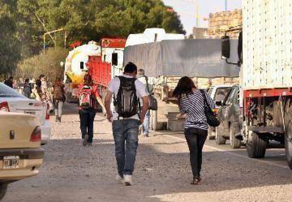 Uatre volvi� a complicar el d�a en las rutas 
