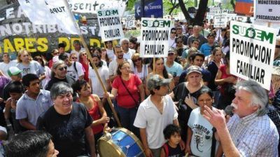 Monotributistas deben esperar a Mestre