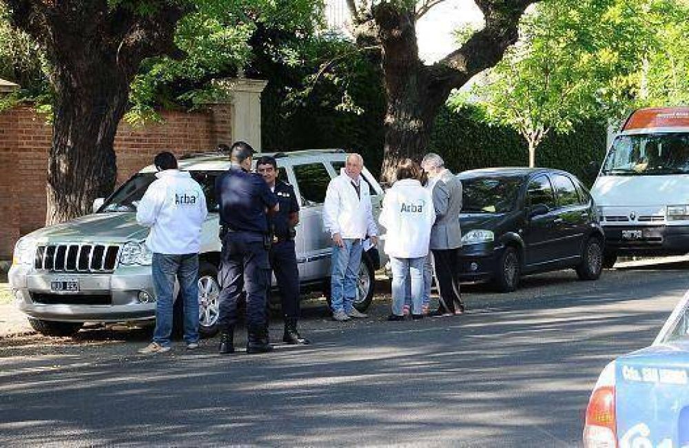 Arba clausur� siete comercios y retuvo dos veh�culos de alta gama