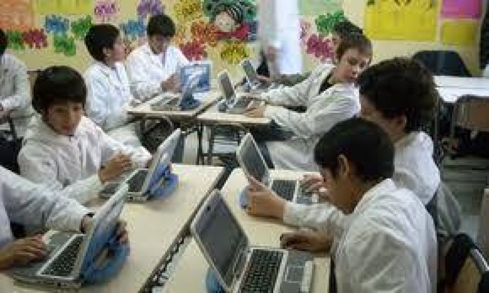 El gobierno inaugur� aulas digitales en dos escuelas de Santa Fe