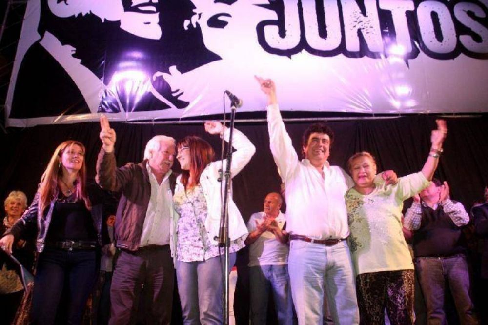 Miles de militantes peronistas festejaron el hist�rico triunfo del 23 de octubre 