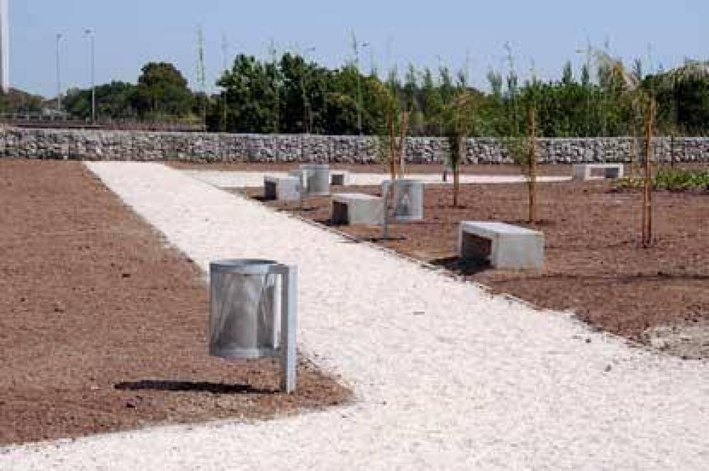 Lan�s: contin�an los trabajos de limpieza y parquizaci�n de la Ribera