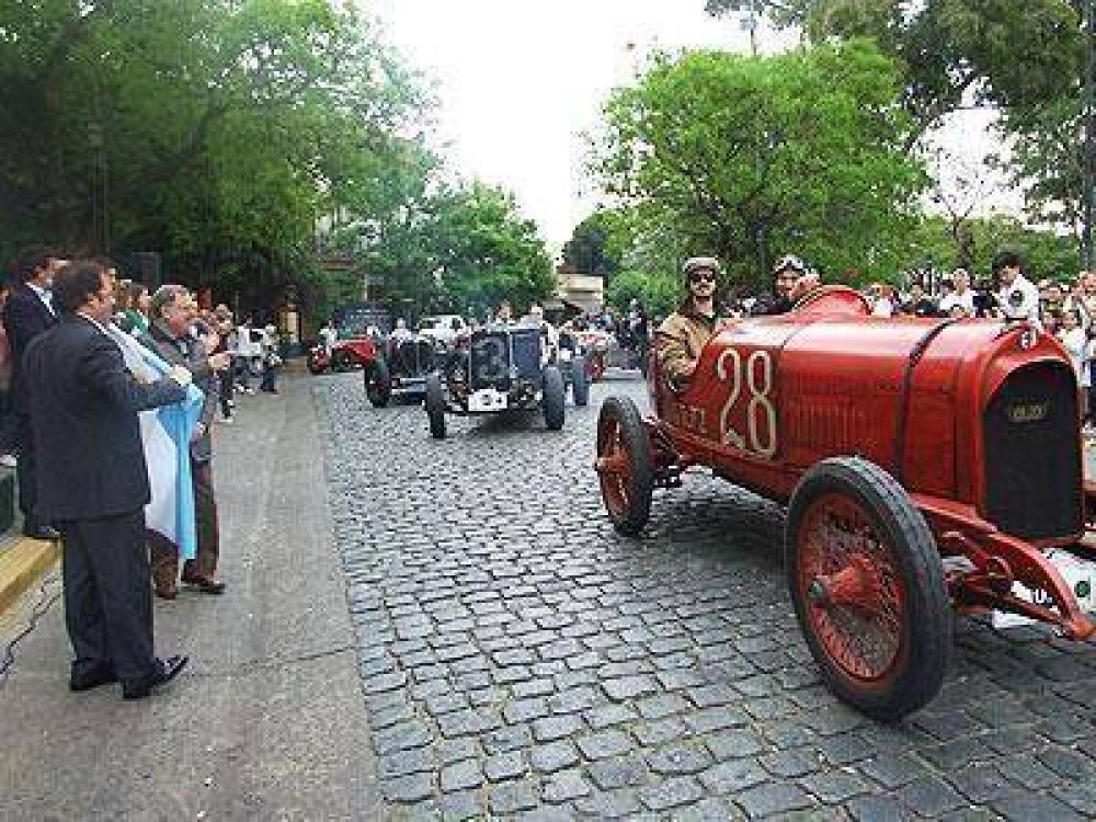 Reliquias del automovilismo arrancaron suspiros en Brown