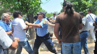 Sin cauce, la pelea estatal deriv� en violencia