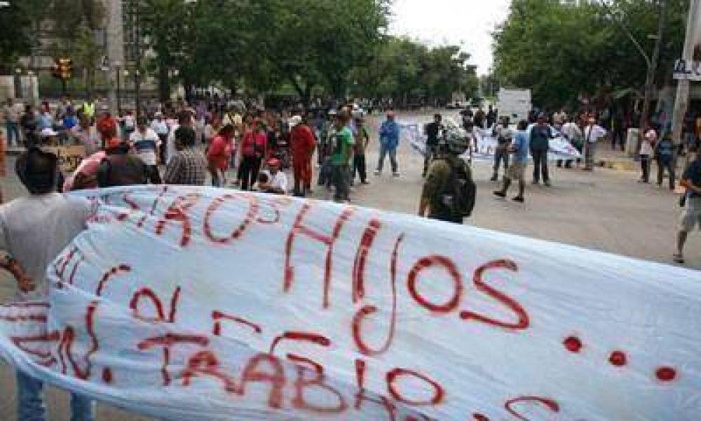 Pese al corte de calle, el Hospital Central funciona normalmente