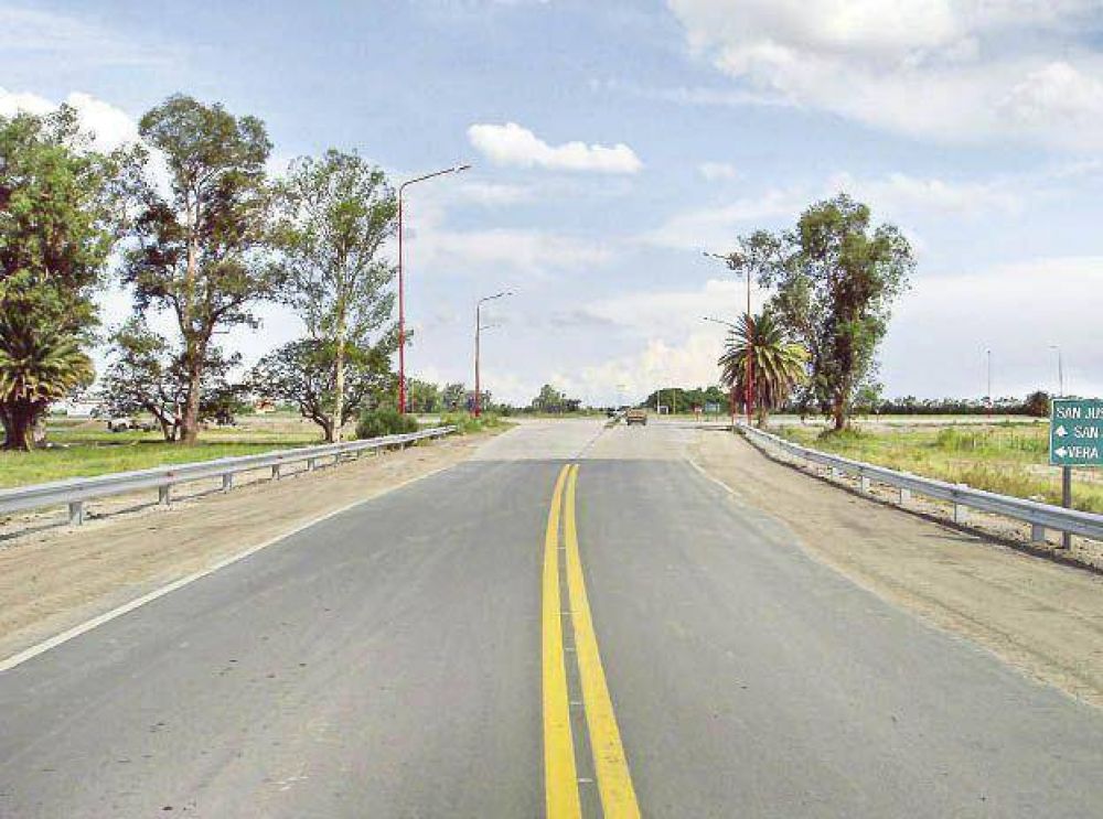 Binner entreg� viviendas en Coronda