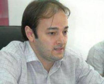 Bolatti justifica las usurpaciones de terrenos 