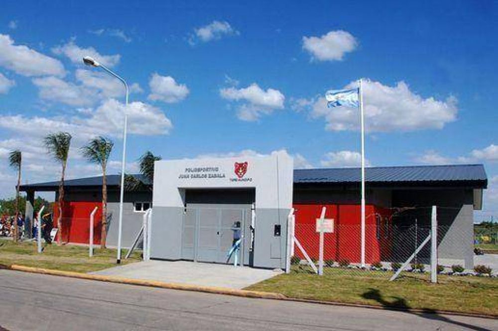 Massa inaugur� un nuevo polideportivo en Benav�dez