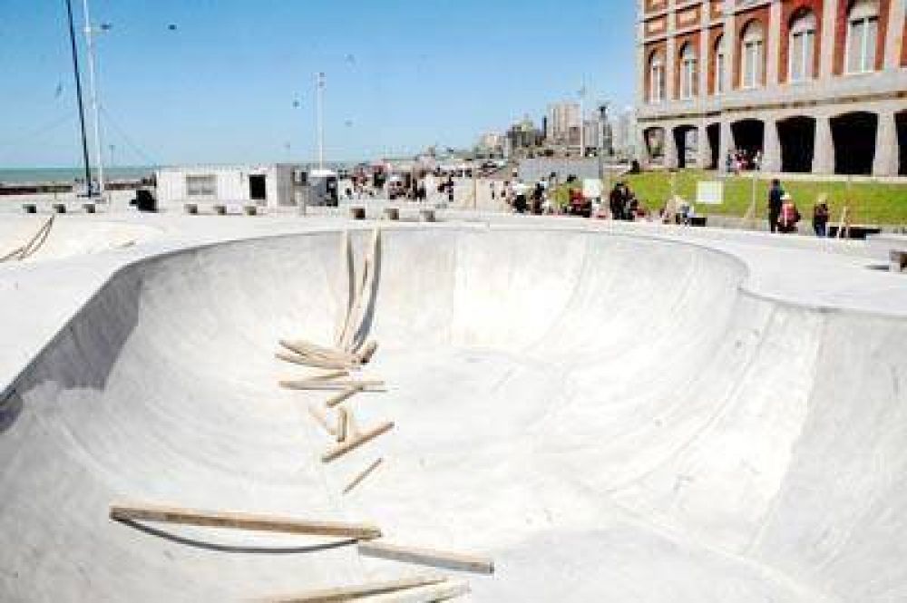 S�lo falta el corte de las cintas para inaugurar la Plaza del Skate